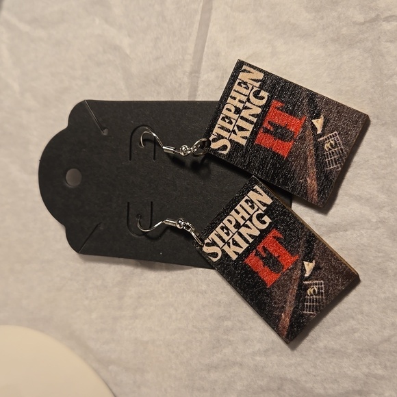 3 /$15 New Wooden Halloween IT Earrings - Picture 5 of 5